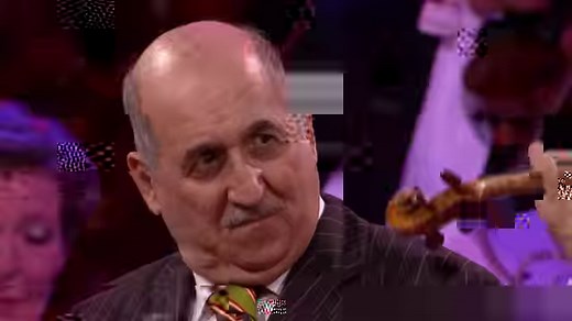 El director holandés André Rieu junto a la Orquesta Johann Strauss y el bandeononista argentino Carlos Buono interpretaron “Adiós Nonino”, una de las obras cumbres del músico marplatense Astor Piazzolla, durante un recital al aire libre en Maastricht, Holanda, que deleitó y emocionó hasta las lágrimas al público. | YO BAILO TANGO