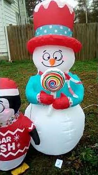 Animated shivering snowman inflatable #christmas #gemmy #santaclaus #snowman #gingerbreadman