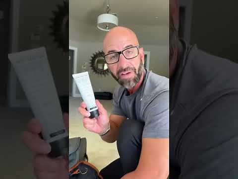 What are the essentials to pack in a travel toiletry bag? 🤷🏻‍♂️ 💼 #shorts