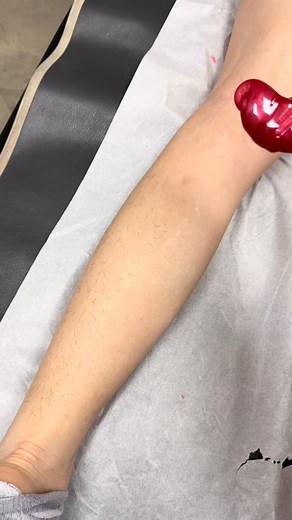 Using red wax 🍒 on a lower leg 🤭 #waxing #esthetician #waxingvideos #oddlysatisfying #wax #asmr | Flowina Paradise