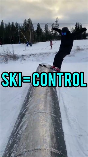 Skiing vs Snowboarding – Which one wins?🎿🏂 #skiing#snowboard #skitricks#wintersports #actionsports