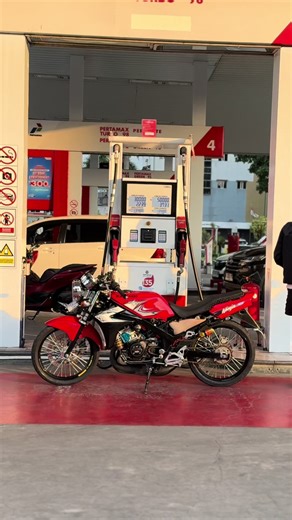 Nyeni Pol: Celebrating Two Stroke Culture