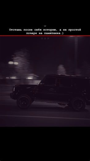 ✵ＪＯＲＪ✵ on Instagram: "ོ 日本利用压电瓷砖将脚步转化为电能。这些瓷砖捕捉来自你脚步的动能。当你行走时，你的重量和动作会对瓷砖产生压力。瓷砖会轻微弯曲，从而产生机械应力。瓷砖内部的压电材料将这种应力转化为电能。每一步都会产生少量电荷，而数百万步结合在一起就能产生足够的电力来驱动 LED 灯、数字显示屏和传感器。在像涩谷车站这样繁忙的地方，每天大约有 240 万个脚步为这一系统作出贡献。这些电能可以被储存或立即使用，从而减少对传统电力来源的依赖，并支持可持续的城市基础设施。这种方法将日常运动转化为实用的可再生能源 #日本 #知识 #事实 #你知道吗 #推荐 #科技 #创新 #历史 #技术 #实验 #热门"