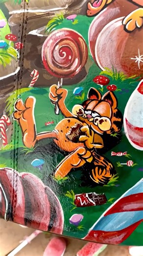 Angelus Direct | Paints, Dyes, Cleaners for Shoes & More on Instagram: "The concept of Willy Wonka next to Garfield 🔥 Your leather bag restoration is only as good as your prep work. Don't let your hard work flake off the straps. @artelagamusina uses the technical steps for a durable, factory finish on any luxury piece. How to prevent cracking on leather bags with Angelus Paint. Degrease: Use Angelus Leather Preparer & Deglazer to remove oils and the original factory seal. Thin Layers: Apply acr