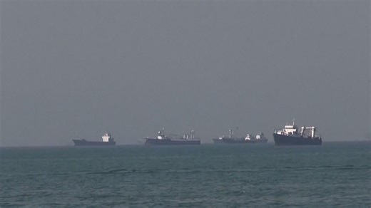 Iran closes Hormuz strait again, blames US for maintaining ports blockade | 無綫新聞TVB News