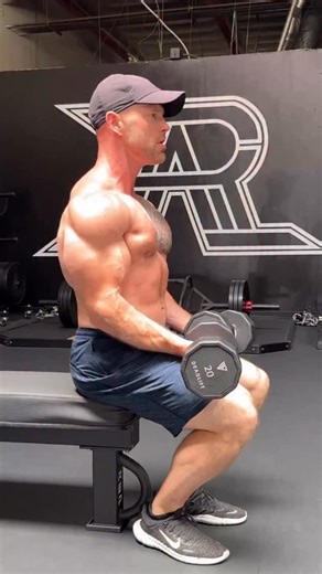 💪 Insane Biceps Workout I did all 4 movements in a row, and increased the reps as I progressed through each exercise. Get ready for the ultimate arm pump. 1️⃣ Seated DB Partial Curl: 8 reps Followed by… 2️⃣ Ez-Bar Curl: 10 reps Followed by… 3️⃣ Alternate DB Curl: 12 reps each side Followed by… 4️⃣ Seated DB-Hammer Curl: 15 reps ✳️ Rest: 2-min ✳️ Total Rounds: 3 👉 Train smarter and get faster results over the age 30 with my Free 30-Day Muscle Building Series. Just comment the words “Free Plan” 