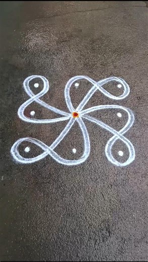 very easy kolam 🪷 beginners kolam 🏵️ simple kolam 🌹 small kolam 🌺#trending #rangoli #muggulu #kolam
