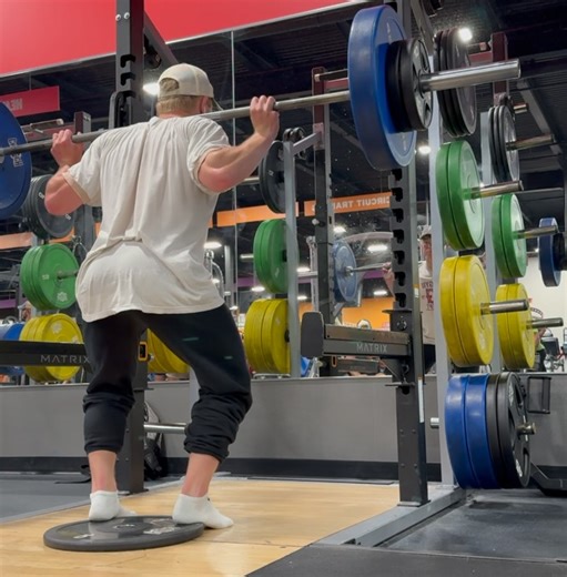 Manny Drexler on Instagram: "Summer favorites🥼🇺🇸💪🏼🙏🏼🥛"