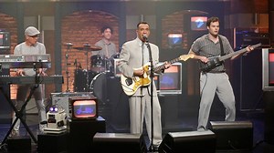 Test Pattern, the iconic art rock band made famous on Documentary Now, reunites to perform “Art Student = Poor.” | Late Night with Seth Meyers