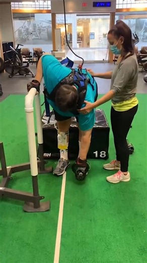 Gain confidence every step of the way with the Solo-Step Overhead Track System! 💪 No fears. No falls. Just rehab! #fallprevention #physiotherapy #nofears #physiogram #explore #injuryprevention #gaittraining #confidence | Solo-Step Fall Protection for Rehab