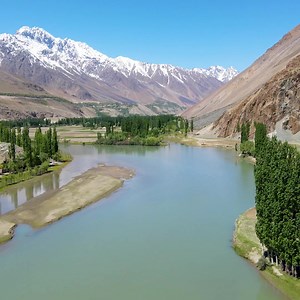 Phander Valley: A Picturesque Escape in Ghizer, Gilgit-Baltistan 🇵🇰🌳🏊‍♀️💚🚣‍♂️🗻👏 YouTube in [4K] https://youtu.be/Wi13DfxZaX4 Nestled amidst the majestic mountains of Gilgit-Baltistan, Pakistan, lies Phander Valley, a haven renowned for its breathtaking beauty. Often referred to as "Little Kashmir," this valley boasts lush green fields, sparkling deep blue lakes, and the Gilgit River flowing gracefully through its heart. Phander Valley's charm extends beyond its scenic landscapes. Easily 