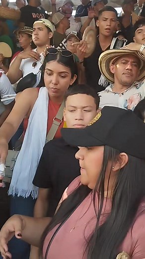 Un gran tema musical, al final de la tarde taurina, en el palco de la corraleja. | Willy Caribe MD