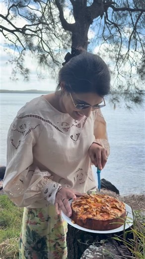 Almond, citrus and Apricot cake 🎂🍊 This almond, orange & apricot cake was my post-Christmas picnic treat, made even better with juicy apricots at their seasonal peak. Light, nostalgic and perfect with a blanket, sunshine and good company — sometimes simple bakes are the ones you crave most RECIPE 2 cups almond meal 1 and 3/4 cups plain flour 1 and 2/3 cups caster sugar 1/2 cup unsalted butter 1/2 cup vegetable oil 5 eggs 3/4 cups greek yoghurt 2 tsp baking powder Pinch of salt 2 tbsp orange ze