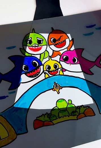 Brillando en el fondo del mar con Baby Shark