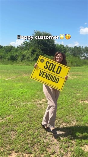 That “SOLD” sign isn’t just a word… it’s a decision. 🙌 A different step. A different mindset. A different future. 🌅 If you’re currently renting in the south houston area… maybe it’s time to explore your options 👀 📩 Send us a message for more info. #NorthHoustonArea #Apartments #HoustonLiving #RealEstate #HoustonHomes