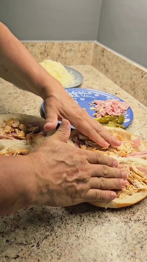 23K views · 671 reactions | Bolillos rellenos con queso pechuga de Pollo y jamon | Panadería paso a paso con Sergio López | Facebook