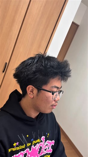 ストリートカット／KENTO💈 on Instagram: "JTF🇯🇵 #barber #taperfade #ストリートカット #バックパッカー #床屋 #barbers #路上カット #barberlife #japanesebarber #"