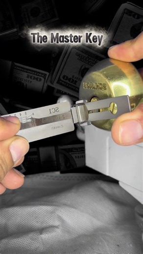 This is how the incredible locksmith tool works