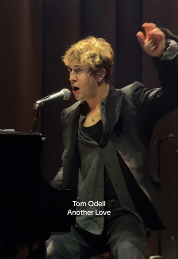 another love in copenhagen 🤍 #tomodell #anotherlove #wonderfullifetour #livemusic #tomodellconcert tom odell singing another love in royal arena copenhagen