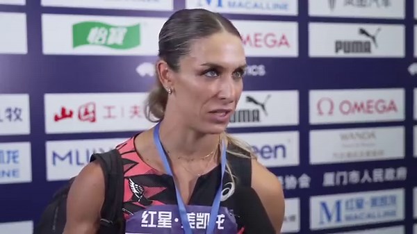 Valerie Allman, discus winner in 69.80m in Xiamen, with no wind! Valerie is being interviewed by Cathal Dennehy, April 20, 2024 at Xiamen DL, #Diamondleague, #XiamenDL, #ValeriaAllman, | RunBlogRun