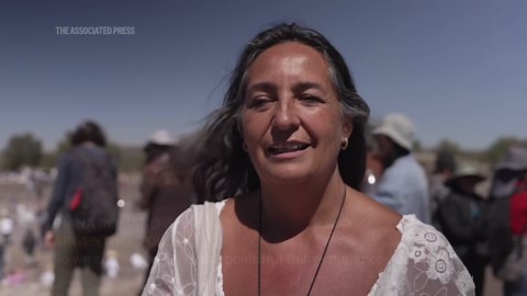 Mexicans celebrate spring equinox in Teotihuacan ancient pyramids