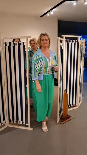 58K views · 317 reactions | Vier modellen die de show stalen dit seizoen – ❤️李 #haumankleding #kooplokaal #temse #multibrandstore #modeshow #haumankleding #kooplokaal #temse #multibrandstore #modeshow | Hauman Kleding | Facebook