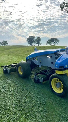 Rasen mähen: Wie ein autonomer Roboter die grüne Welle eines Golfplatzes millimetergenau schneidet