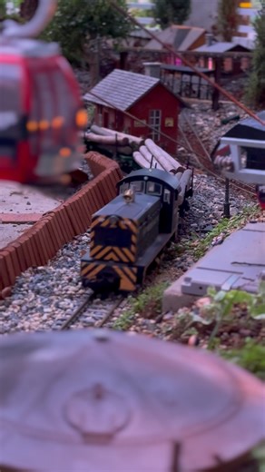 8.2K views · 344 reactions | Railroad logging operations on a cold day  蝹 #modeltrains #modelrailway #gardenrailroad #gardenrailway #gscale #trains | Bungalow Heaven Railroad | Facebook