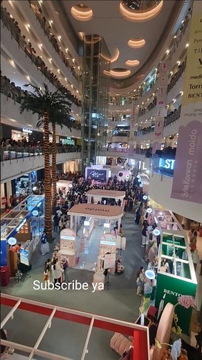A Full Audience Attended Rossa's Free Concert at the Beloved Central Park Mall.