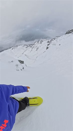 Marie-Andrée Racine ᨒ Rock climber - Adventure Mom📍 Squamish on Instagram: "A snowboarders worst nightmare 😱 Sliding down uncontrollably on your heel edge down a steep icy couloir I bet you know exactly what I’m talking about… Well hopefully there won’t be too many more of these this season. Tell me your worst butt slide story ⬇️ 🎥 @insta360 #insta360 #insta360x5"