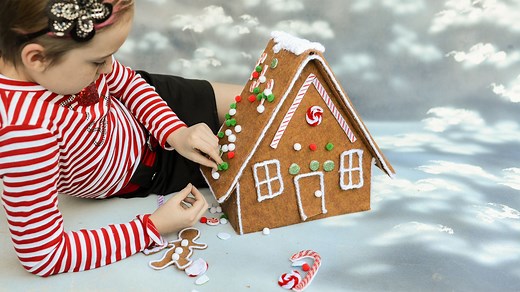 Make this charming felt gingerbread house toy that can be decorated again and again. And all the felt candies can be stored inside the gingerbread house! Get all the details on the blog: https://tikkido.com/blog/DIY-felt-gingerbread-house-toy | Tikkido