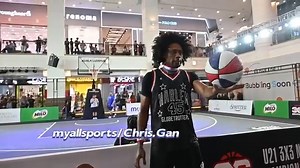 8.5K views · 40 reactions | 美国哈林篮球队 MOOSE WEEKES 背身手背投篮，虽然屡失屡投，最终还是进了！ video by Chris Gan #harlemglobetrotters #mooseweekes #malaysiabasketball | My All Sports 全体育网 | Facebook