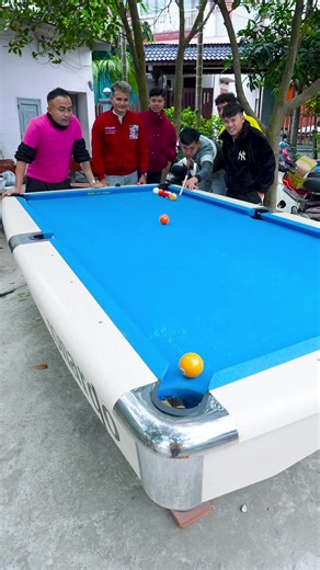 Thử Thách Bắn Liên Tiếp 6 Quả Bida Vào Lỗ#hungvlog