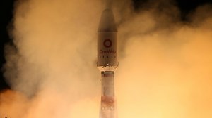 How OneWeb Satellites provide internet service from Earth orbit