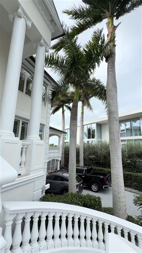 Explore the Charm of Florida Mansion Tours