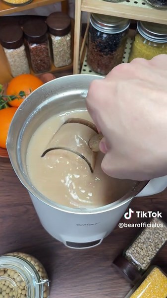 🍹If you wanna get into healthy fruit and veggie juices but don’t really know where to start, you can follow my recipes—I hope they’re helpful! #blender #bearelectric #nutmilk #healthy #kitchengadgets