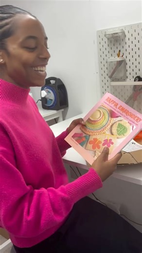 Tihara Smith on Instagram: "I still can’t believe everything that happened in 2025 🥰 From going back to my secondary school @laretraitesw12 to teach raffia embroidery to A-Level & T-Level students, to writing my very first Raffia Embroidery Book with @searchpress , to being named one of the @kingsfoundation ‘35 under 35’ – it’s been amazing. The best part? Meeting so many amazing people who came to a workshop, worked with me or just cheered me on from the sidelines. Thank you 🧡 Here’s to more