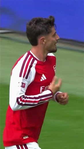 An assist in his Arsenal debut for Christos Tzolis! 🤝