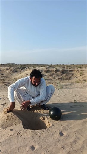 hide watermelon 🍉 with pink salt in Sand Desert #survival #camping #outdoors #lifehacks #experiment