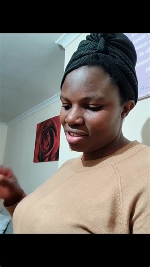 You Don’t Need 20 Tools to Make a Good Bag. You Need These 6. Let’s clear the noise. The internet will tell you to buy everything. That’s a lie. If you’re a beginner bag maker, more tools won’t make you better. The right tools will. Here’s what actually matters 👇 1️⃣ A reliable sewing machine Not the most expensive. Just one that stitches clean and consistently. 2️⃣ Quality needles & thread Bad stitches ruin good designs. This is non-negotiable. 3️⃣ Sharp cutting tools Scissors or a rotary cutt