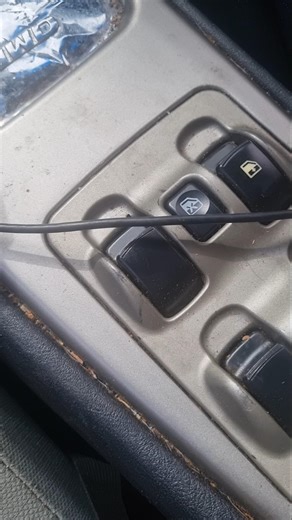 I dont think electric windows should sound like this 😬