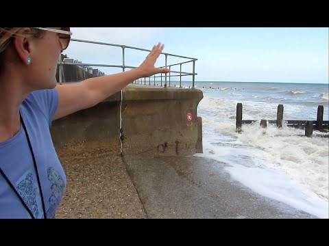 Hard engineering coastal protection at Overstrand in North Norfolk. Teaching resource Geography.
