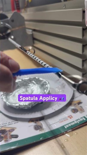 Applying protective layer over reflective tip tape to keep things fresh #rodbuilding #fishing