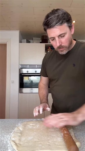 Small Batch Cinnamon Rolls 👌🏻😋 You can find the full version with the recipe on my page and on the YouTube channel! Full version - https://youtu.be/OeY50Jlnw14 Check it out and give them a whack folks! Cheers Chris 👨🏻‍🍳🇮🇪 YouTube Channel - https://m.youtube.com/@irishbakerabroad IBA Instagram - https://goo.su/kK195JF IBA TikTok - https://rb.gy/7ftayd #cinnamonrolls #cinnamon #cinnamonroll #irishbaker #instagood | Irish Baker Abroad