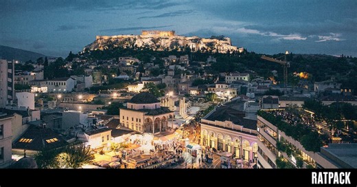 Γιατί η βόλτα στο Μοναστηράκι δεν χάνει ποτέ την αξία της;