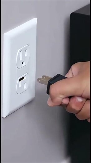 Loose Power Plugs Are Dangerous #shorts