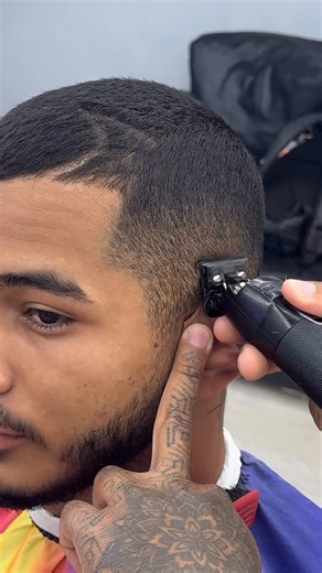 Diego Faria on Instagram: "High fade ( tutorial ✅) #barberlife💈"