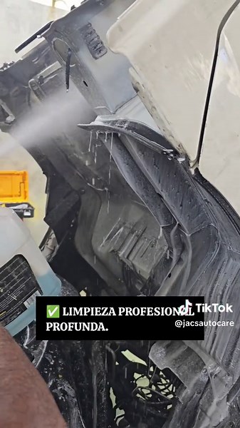 🔥➡️❄️ ¿Tu auto se convierte en un horno? ¿El ruido del motor no te deja ni pensar? En Guayaquil el sol no perdona — pero eso tiene solución profesional. ━━━━━━━━━━━━━━━━━━━━ ✅ Cabina más fresca — el calor simplemente no entra ✅ Baja el ruido del motor— Disminuye 9 decibeles aprox.del motor y la carretera ✅ Adhesivo industrial de fábrica — fijación permanente, sin despegues ✅ Seguridad certificada — resistencia al fuego Clase B1 ✅ Sin humedad — no absorbe agua ni genera malos olores ✅ Cobertura 