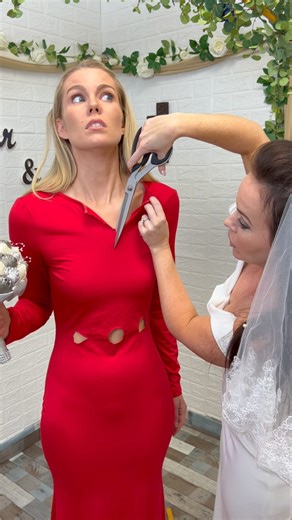 Bridezilla cuts up bridemaid's dress #fashion #dress #wedding #bride | Our Weird & Wonderful Discoveries