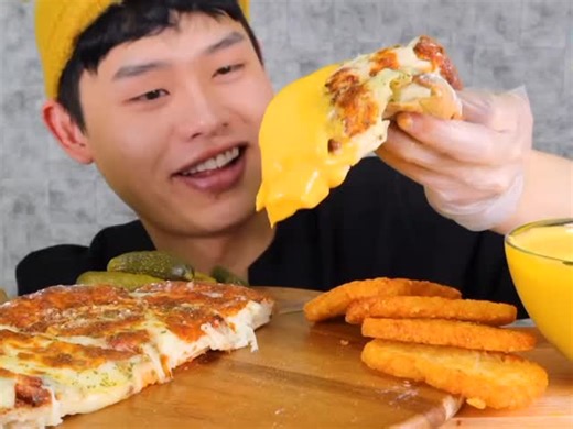 Cheesy Pizza with cheese sauce #asmr #mukbangvideo #mukbang #mukbangsounds #mukbangeating #mukbangshow #mukbangasmr #instafood | Bigbites Asia